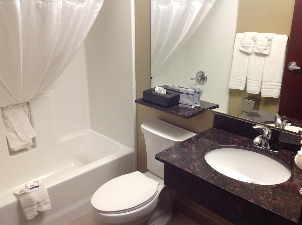 Garner Hotel Gonzales By Ihg Екстериор снимка