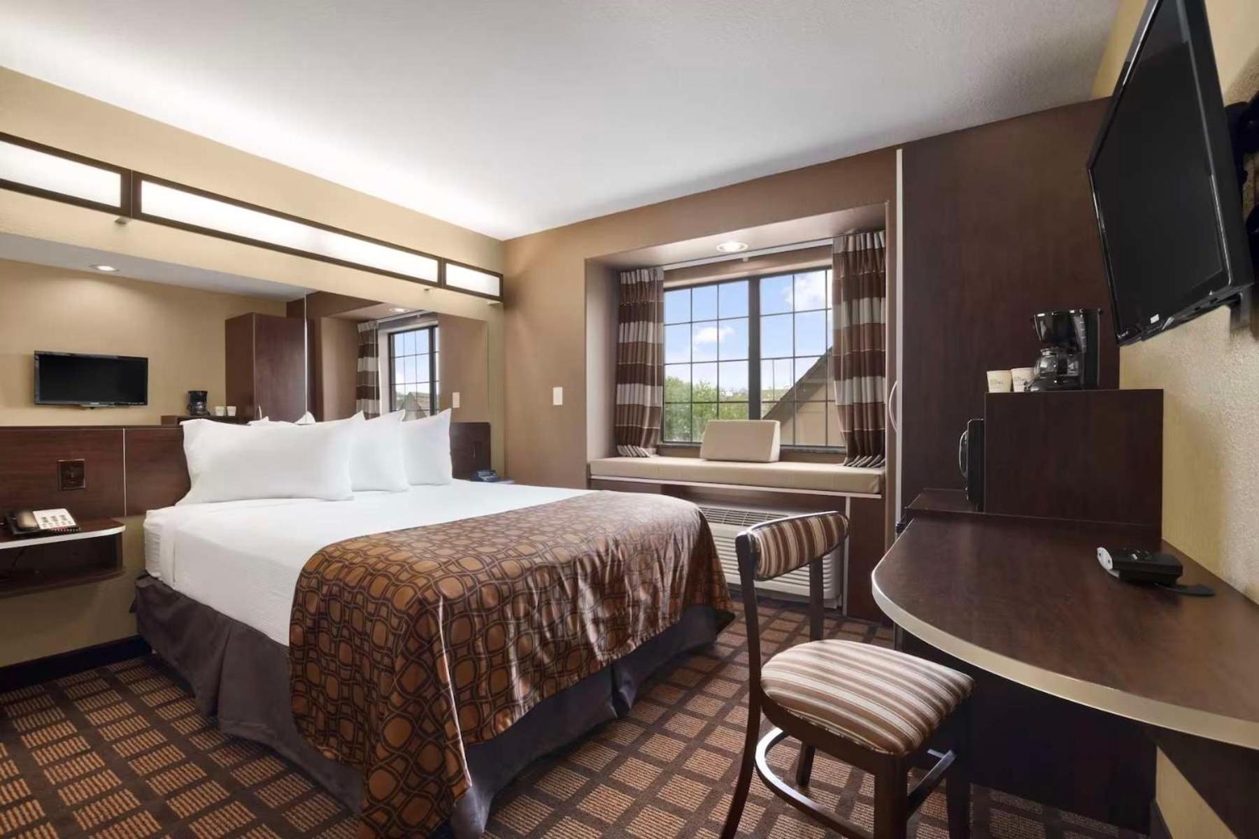 Garner Hotel Gonzales By Ihg Екстериор снимка